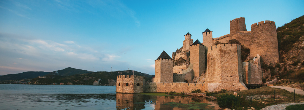 Сербская крепость в Голубаце Голубацкая крепость в Сербии